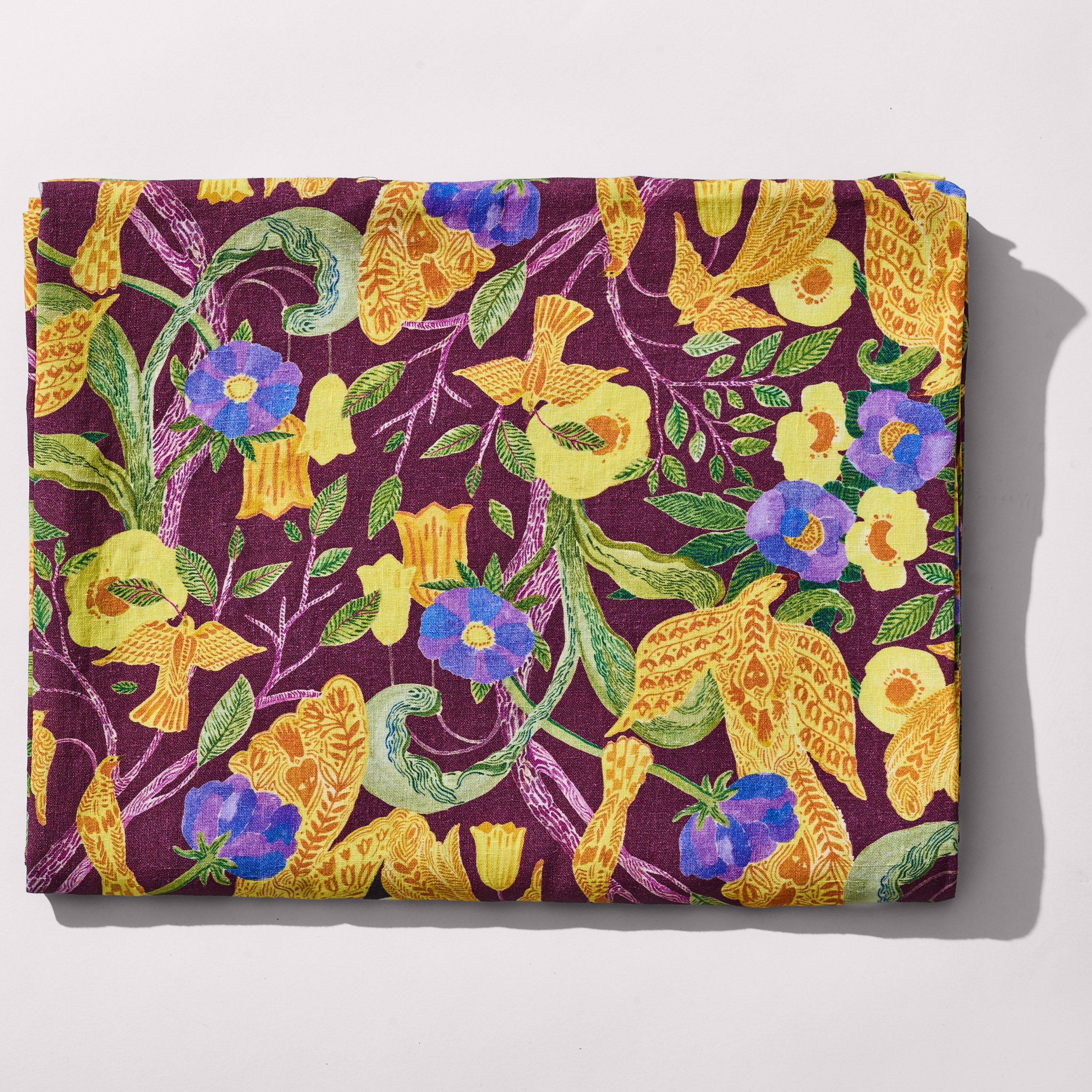 Birds on brown Tablecloth