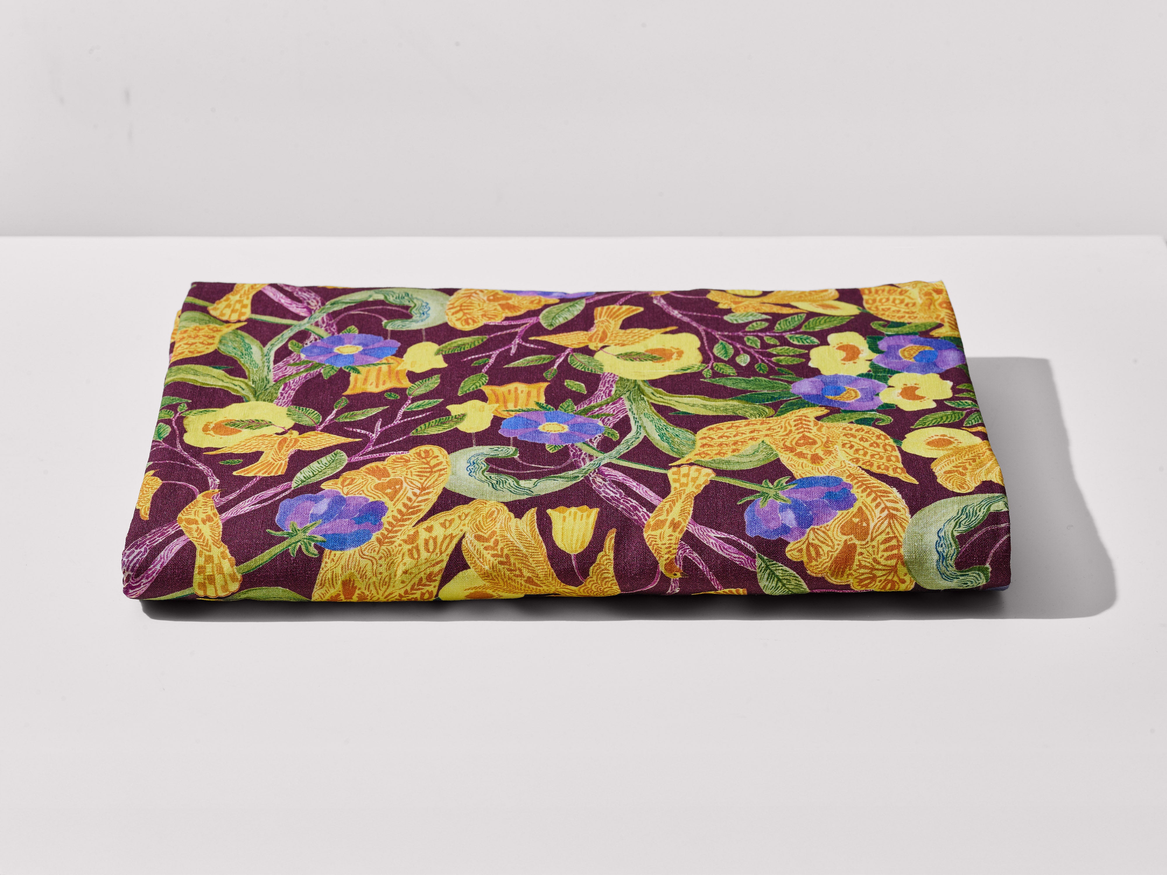 Birds on brown Tablecloth